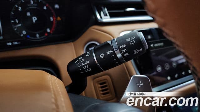 Land Rover Range Rover Velar 2018 — Photo 21/36