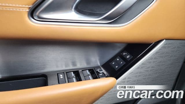 Land Rover Range Rover Velar 2018 — Photo 13/36