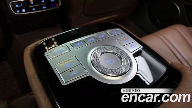 Genesis Electrified G80 2022 — ფოტო 19/20
