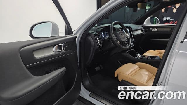 Volvo XC40 2020 — Şəkil 10/20