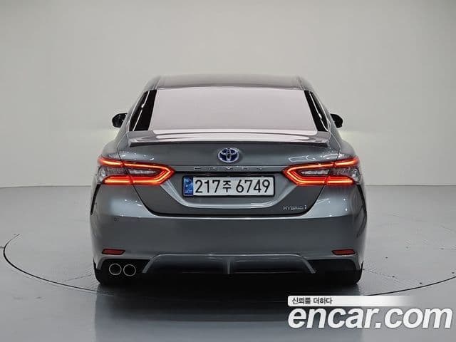 Toyota Camry 2024 — ფოტო 18/20
