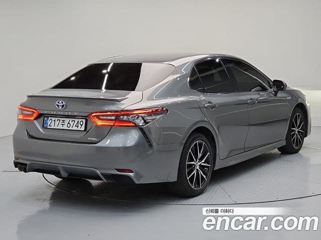 Toyota Camry 2024 — ფოტო 16/20