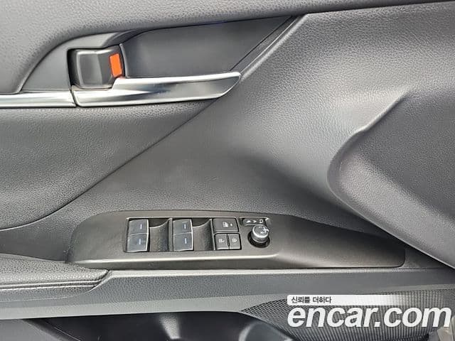Toyota Camry 2024 — ფოტო 17/20