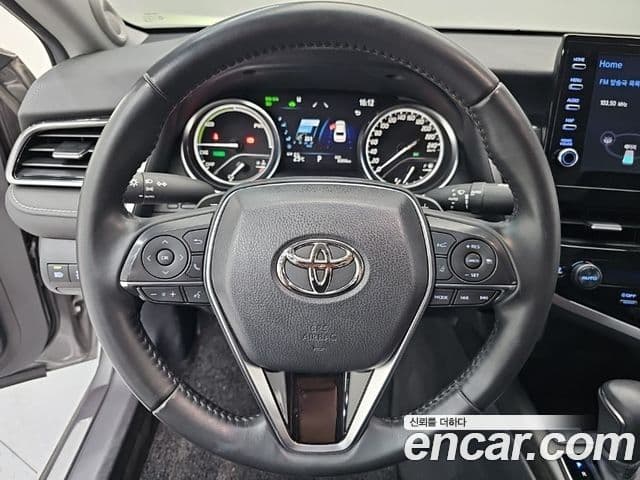 Toyota Camry 2024 — ფოტო 14/20