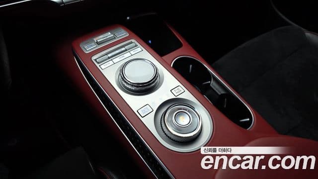 Genesis GV70 2021 — Photo 14/32