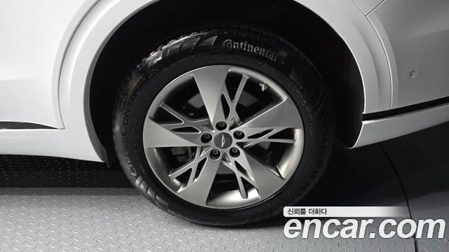 Genesis GV70 2021 — Photo 8/32