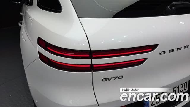 Genesis GV70 2021 — Photo 25/32