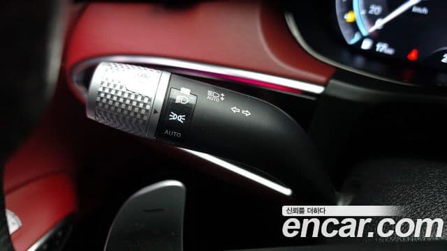 Genesis GV70 2021 — Photo 24/32