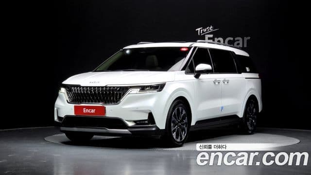 Kia Carnival 2023 — Фото 1/20