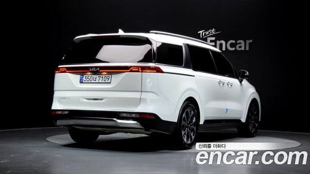 Kia Carnival 2023 — Фото 2/20