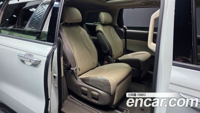 Kia Carnival 2023 — Фото 12/20