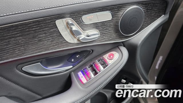 Mercedes-Benz GLC-Class 2022 — Photo 24/33