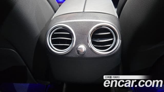 Mercedes-Benz GLC-Class 2022 — Photo 19/33
