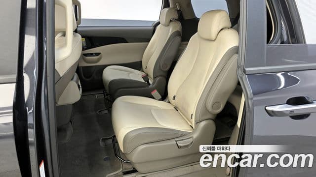 Kia Carnival 2023 — Şəkil 11/20
