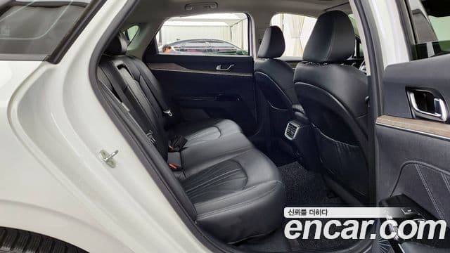 Kia K5 2020 — ფოტო 12/20