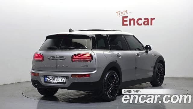 Mini Cooper Clubman 2023 — Фото 2/20