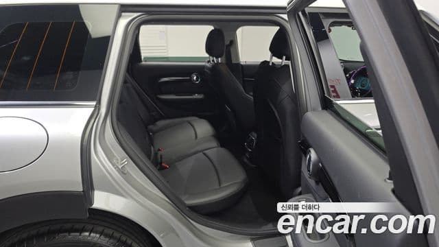 Mini Cooper Clubman 2023 — Фото 11/20