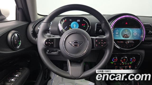 Mini Cooper Clubman 2023 — Фото 13/20