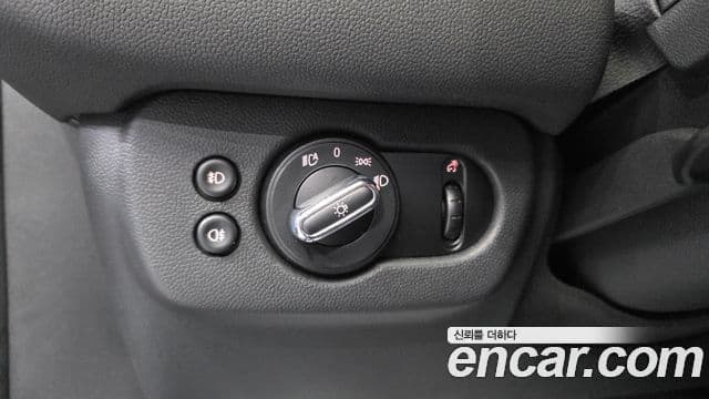 Mini Cooper Clubman 2023 — Фото 18/20