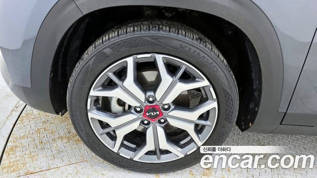Kia Seltos 2022 — ფოტო 5/20