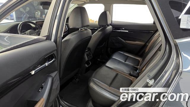 Kia Seltos 2022 — ფოტო 11/20