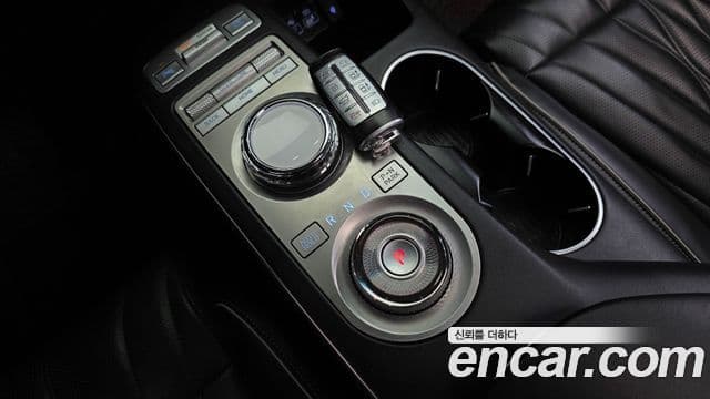 Genesis GV70 2021 — ფოტო 9/20