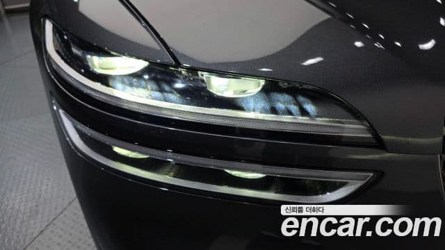 Genesis GV70 2021 — ფოტო 31/35