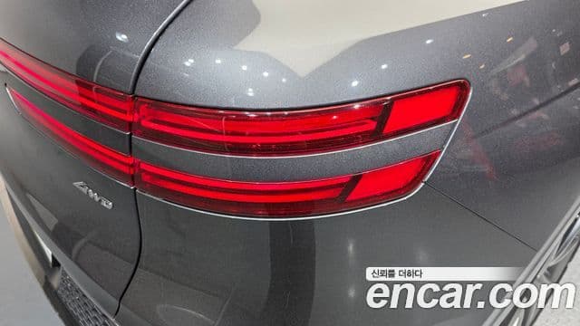 Genesis GV70 2021 — ფოტო 30/35