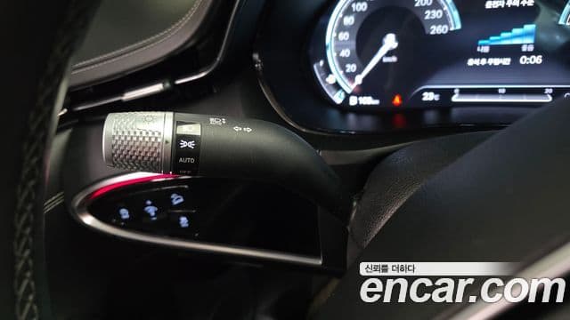 Genesis GV70 2021 — ფოტო 22/35