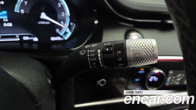 Genesis GV70 2021 — ფოტო 16/35