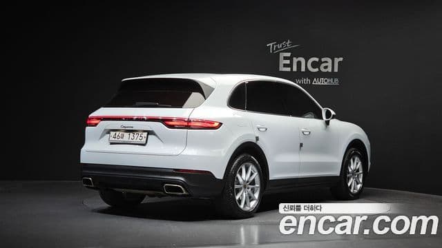 Porsche Cayenne 2019 — ფოტო 2/20