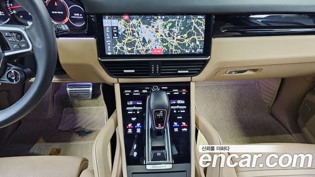 Porsche Cayenne 2019 — ფოტო 12/20