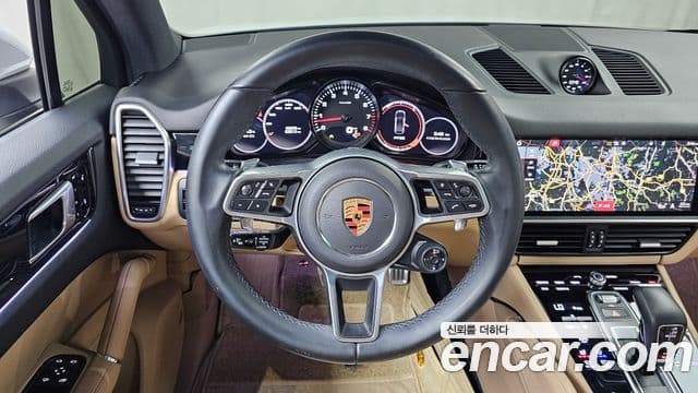 Porsche Cayenne 2019 — ფოტო 13/20