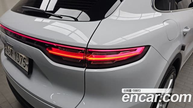 Porsche Cayenne 2019 — ფოტო 16/30