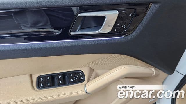 Porsche Cayenne 2019 — ფოტო 30/30