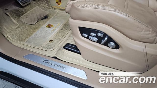 Porsche Cayenne 2019 — ფოტო 14/30
