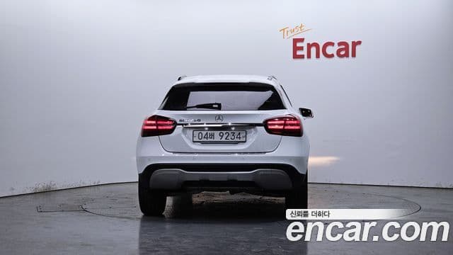 Mercedes-Benz GLA-Class 2018 — Фото 4/20