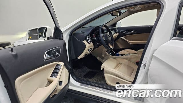 Mercedes-Benz GLA-Class 2018 — Фото 10/20