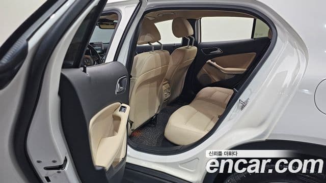 Mercedes-Benz GLA-Class 2018 — Фото 11/20