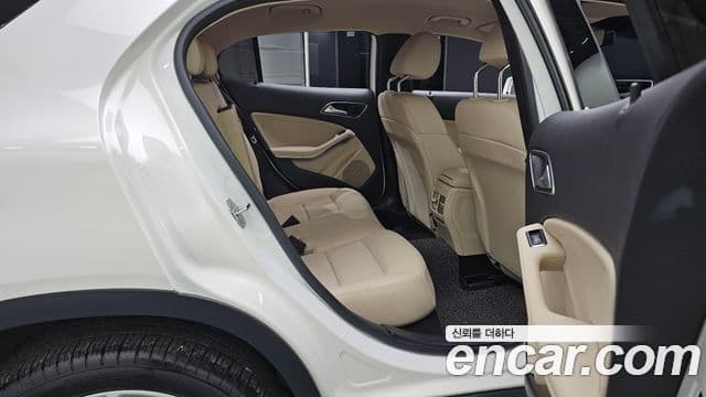 Mercedes-Benz GLA-Class 2018 — Фото 12/20