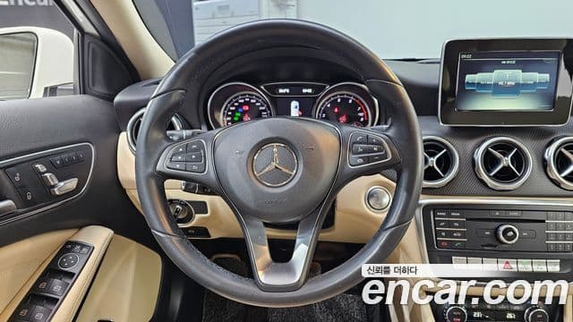Mercedes-Benz GLA-Class 2018 — Фото 13/20