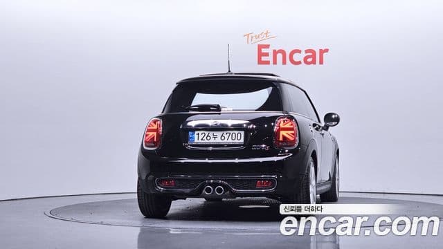 Mini Cooper S 2020 — ფოტო 4/20