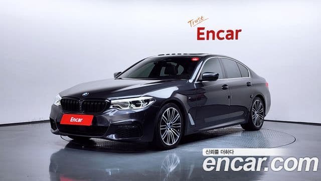 BMW 5 Series 2019 — Фото 16/20