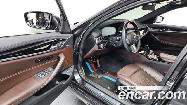 BMW 5 Series 2019 — Фото 9/20