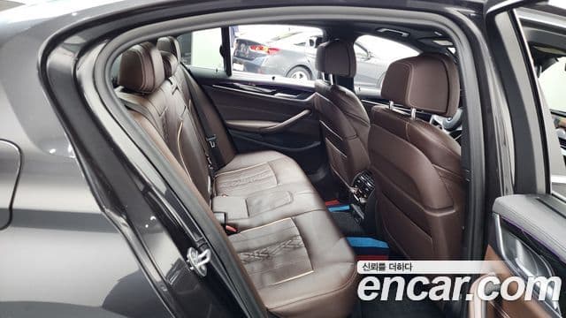 BMW 5 Series 2019 — Фото 10/20
