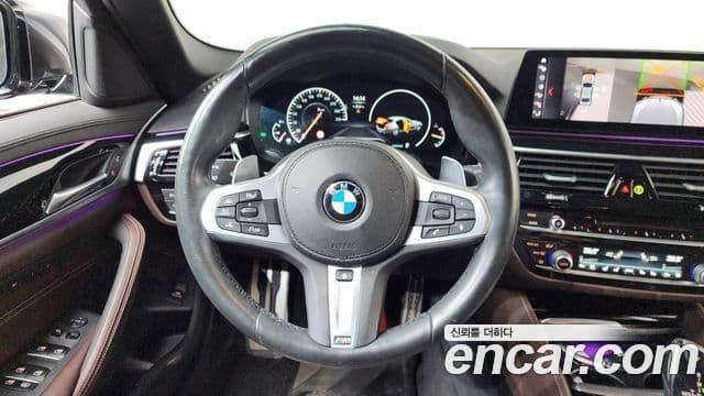 BMW 5 Series 2019 — Фото 12/20