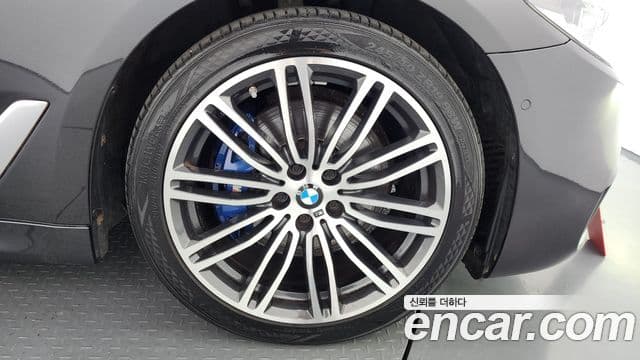 BMW 5 Series 2019 — Фото 17/20