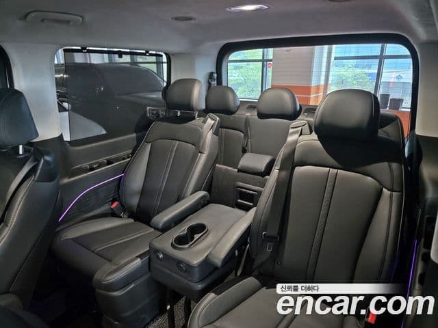 Hyundai Staria 2024 — ფოტო 11/20