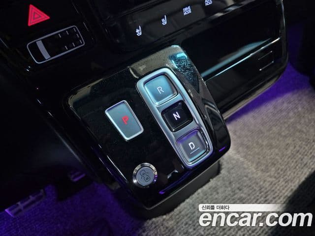 Hyundai Staria 2024 — ფოტო 13/20