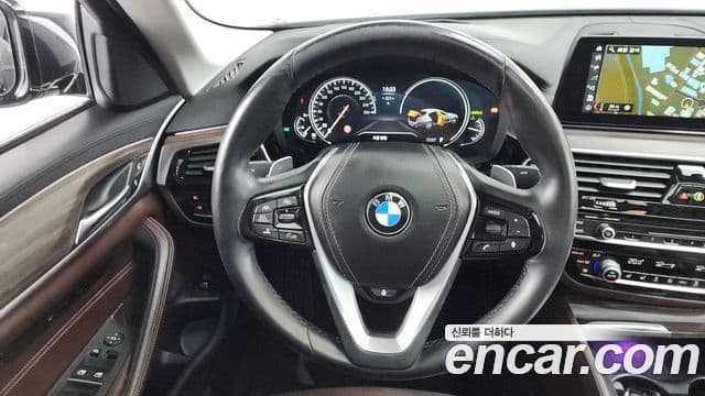BMW 5 Series 2018 — Фото 13/20